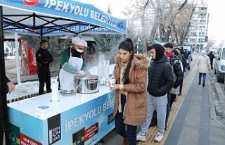 İpekyolu Belediyesi’nden sıcak çorba ikramı