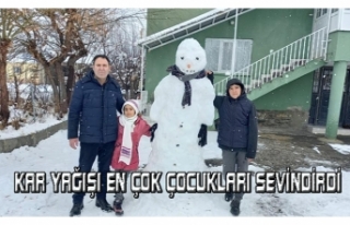 Van'da kar yağışı en çok çocukları sevindirdi