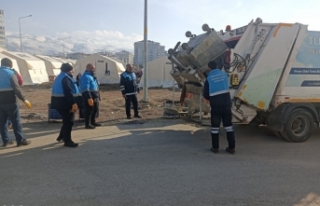 Tuşba Belediyesi, deprem bölgesinde çalışmalarını...