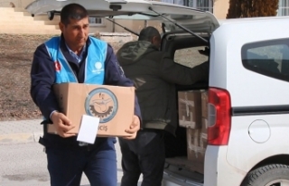 Erciş Belediyesi'nden depremzede ailelere gıda...
