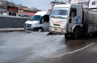 Erciş’teki caddeler tazyikli suyla yıkandı