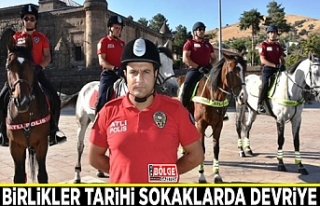 Ankara ve Van polis atlı birlikleri tarihi sokaklarda...