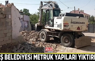 Erciş Belediyesi metruk yapıları yıktırıyor