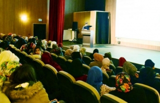 İpekyolu Belediyesi'nin sağlık seminerleri sürüyor