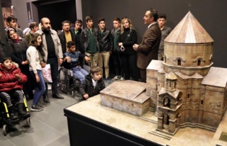 Engelli çocuklar Urartu Müzesi'ni gezdi