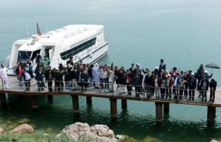 Büyükşehir'den öğrencilere Van Gölü turu…