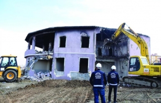 İpekyolu'nda metruk yapıların yıkımı başladı