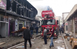 Özalp'taki yangında 100 dükkan küle döndü