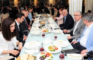 Vali Zorluoğlu, özel harekât polisleri ile iftar...