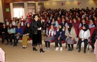 Yazar Altan Başkale'de öğrencilerle buluştu