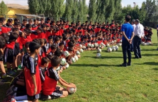Büyükşehir'in futbol okulu futbolcu yetiştiriyor