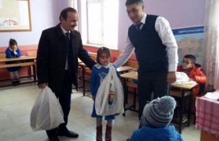 Van TB'den, Özalp'taki öğrencilere yardım...