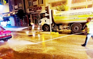 Van'daki cadde ve sokaklar tazyikli suyla yıkandı