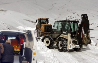 Kırsalda karla mücadele ve hasta kurtarma operasyonları…