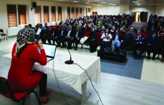 Erciş'te 'aile içi iletişim' semineri 