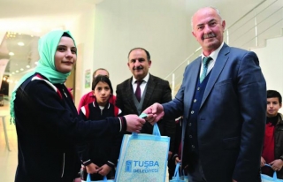 Başkan Akman, öğrencilere kitap hediye etti