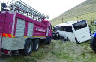 Ak Parti otobüsü kaza yaptı: 5 ölü...