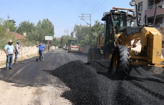 Erciş'te sıcak asfalt çalışmaları sürüyor