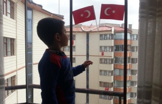 Beş yaşındaki Ferdi, İstiklal Marşı'nın 10...