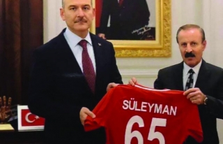 Yenitürk'ten, Bakan Soylu'ya Vanspor forması…