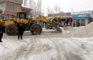 Başkale Belediyesi'nden karla mücadele çalışması…