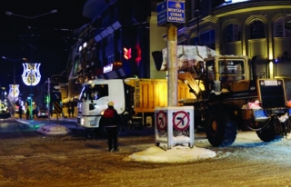 Büyükşehir'den karla mücadele çalışması