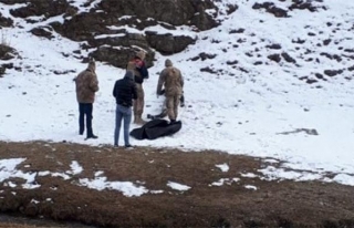 İran sınırında donarak ölen 3 göçmenin cesedi...