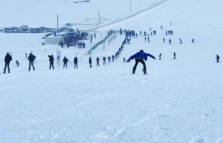 Çaldıran'da kayak sezonu açıldı 