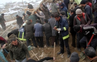 İran'daki deprem, Başkale'yi de vurdu: 9 ölü...