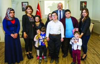 Down sendromlu çocuklardan Zorluoğlu'na ziyaret 