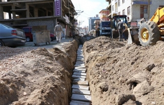 Erciş'te, elektrik ve internet hatları yer altına...