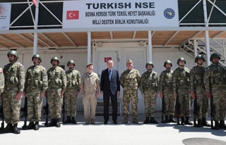 Erdoğan'dan, Bosna'daki Türk askerlerine ziyaret...