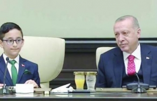 Cumhurbaşkanı Erdoğan koltuğunu Ozan Sözeyataroğlu'na...