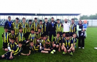 Van Fenerbahçe futbol okulu yine şampiyon 