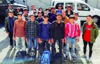Gevaş'ta 24 kaçak göçmen yakalandı