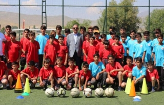 Başkan Tanış'ın katılımıyla yaz futbol okulu...