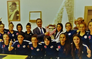 Hakkâri Kadın Futbol Takımı'ndan VEDAŞ'a teşekkür...