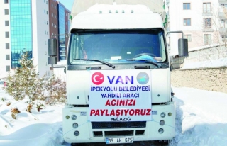 İpekyolu Belediyesi'nden Elazığ'a yardım kamyonu...