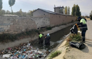 Şamran Kanalı, çöplerden arındırılıyor 