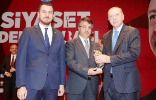 Cumhurbaşkanı Erdoğan'dan, Türkmenoğlu'na ödül….
