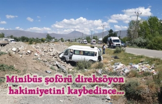 Muradiye'de, minibüs şarampole uçtu: 14 yaralı