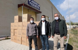 Büyükşehir'e 40 bin maske hediye ettiler