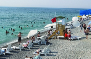 Tuşba'daki plaj Batı plajlarını aratmıyor