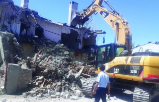 Tuşba'da metruk yapılar yıktırılıyor