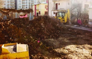 İpekyolu'nda metruk yapıların yıkımı sürüyor