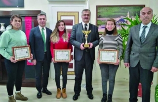 Türkiye üçüncüsü öğretmenlere başarı belgesi…
