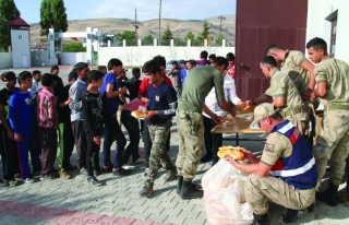 Muradiye'de 145 kaçak mülteci yakalandı 