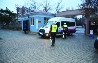 Van Polisi, okul önlerinde güvenliği sağlıyor