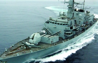 İngiliz donanması petrol tankerine yönelen İran...