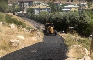Tuşba'daki yollar sıcak asfalta kavuşuyor